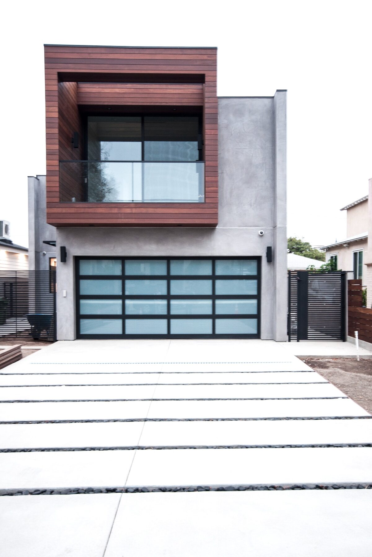 Built street elevation of 1635 Carmelina