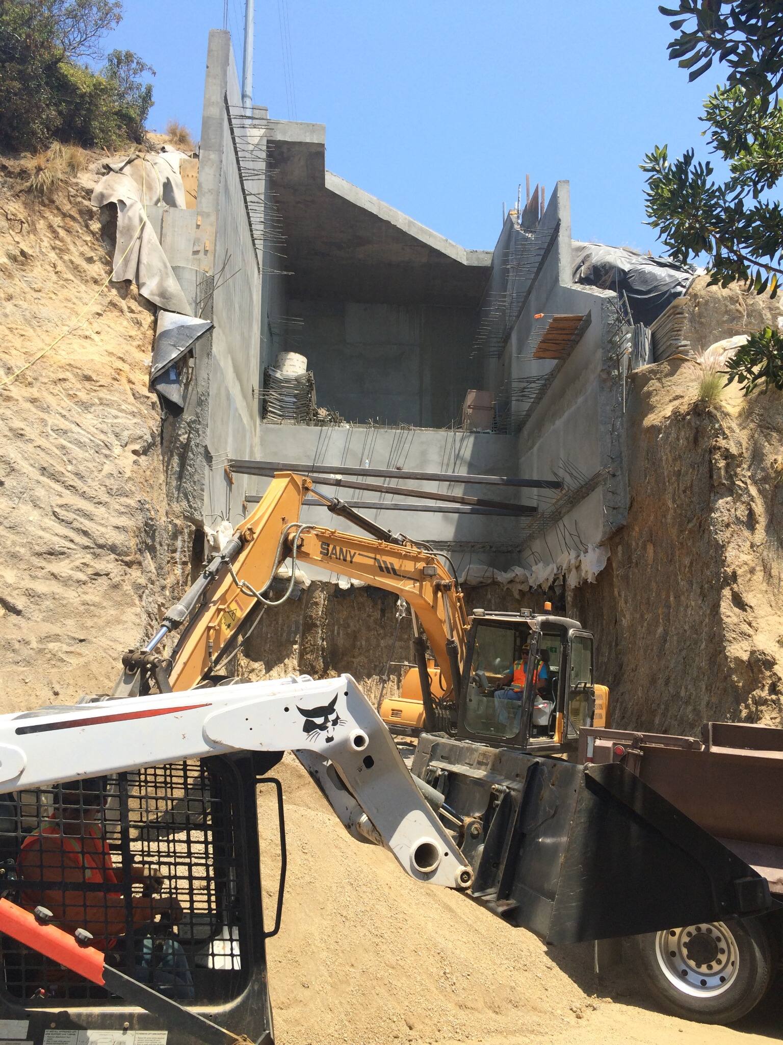 Reinforced-concrete structure rising between the excavated hillside walls
