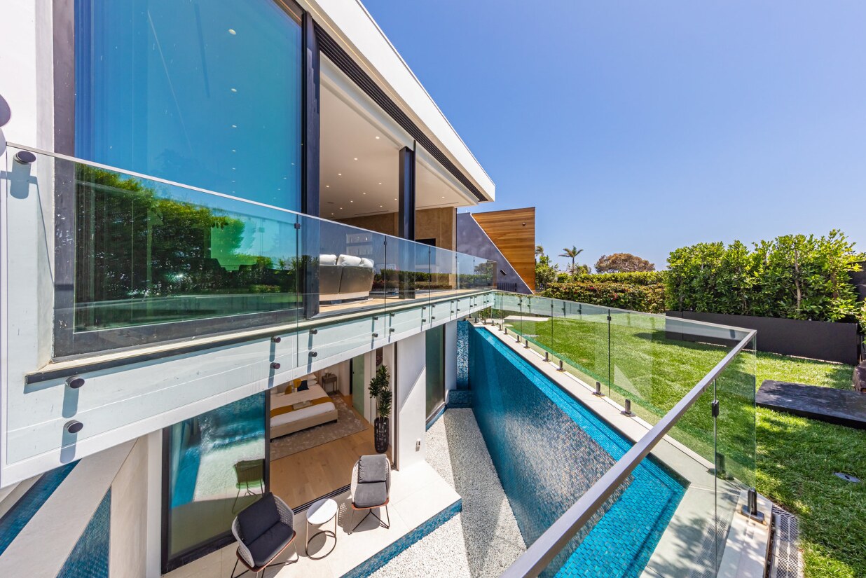 Upper terrace and blue-tiled water court