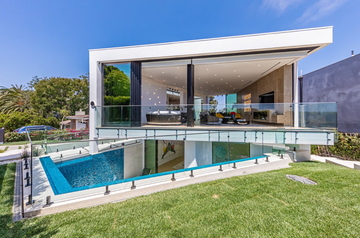 Open living pavilion above the water court
