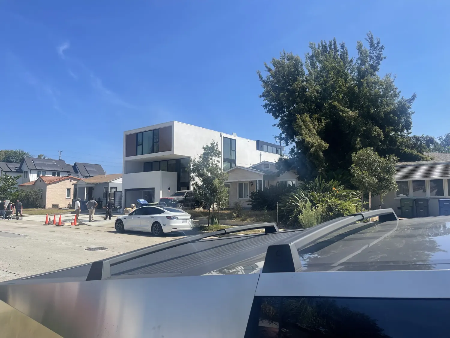 Federal condominium within its neighborhood street context
