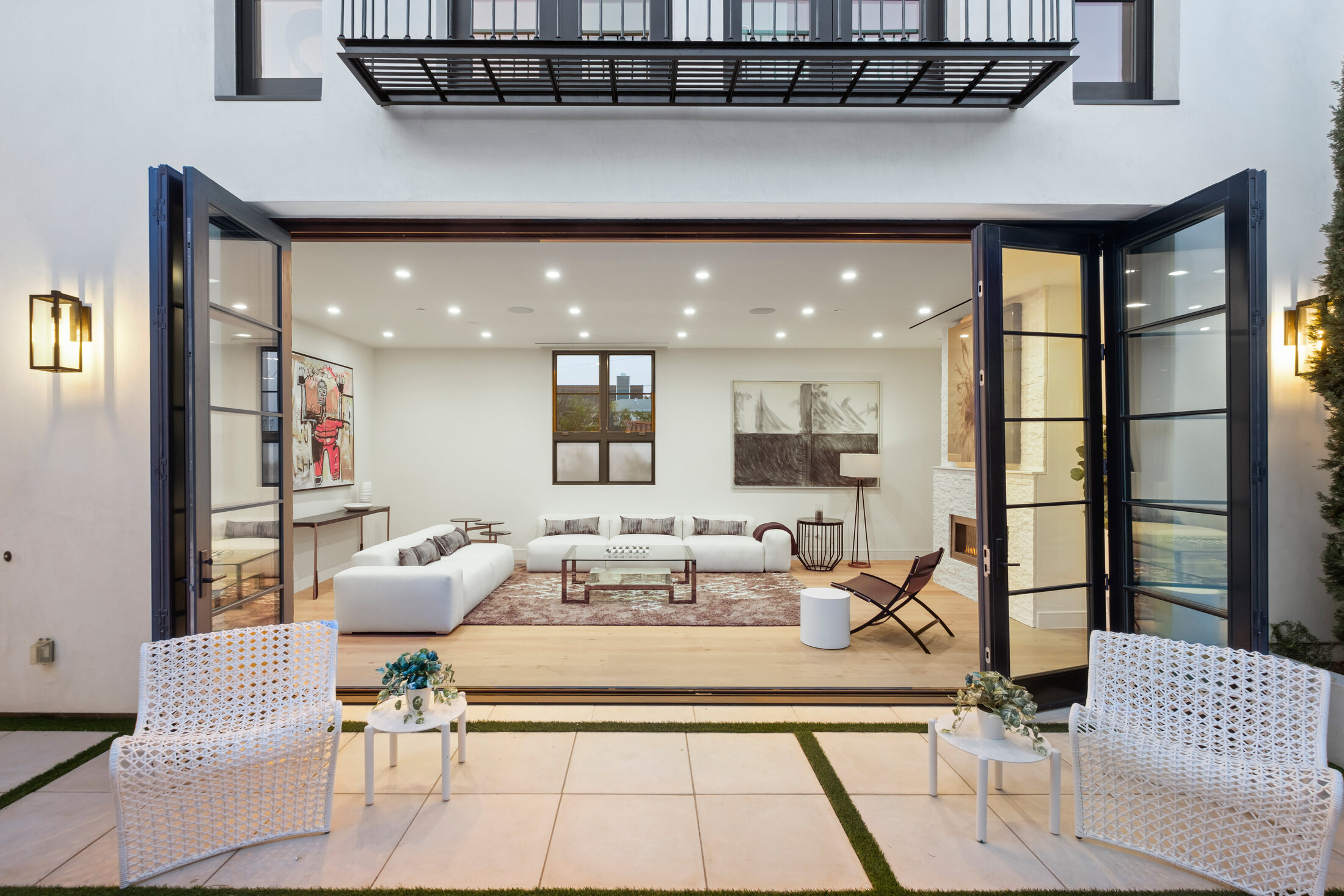 Living room opening completely toward the courtyard
