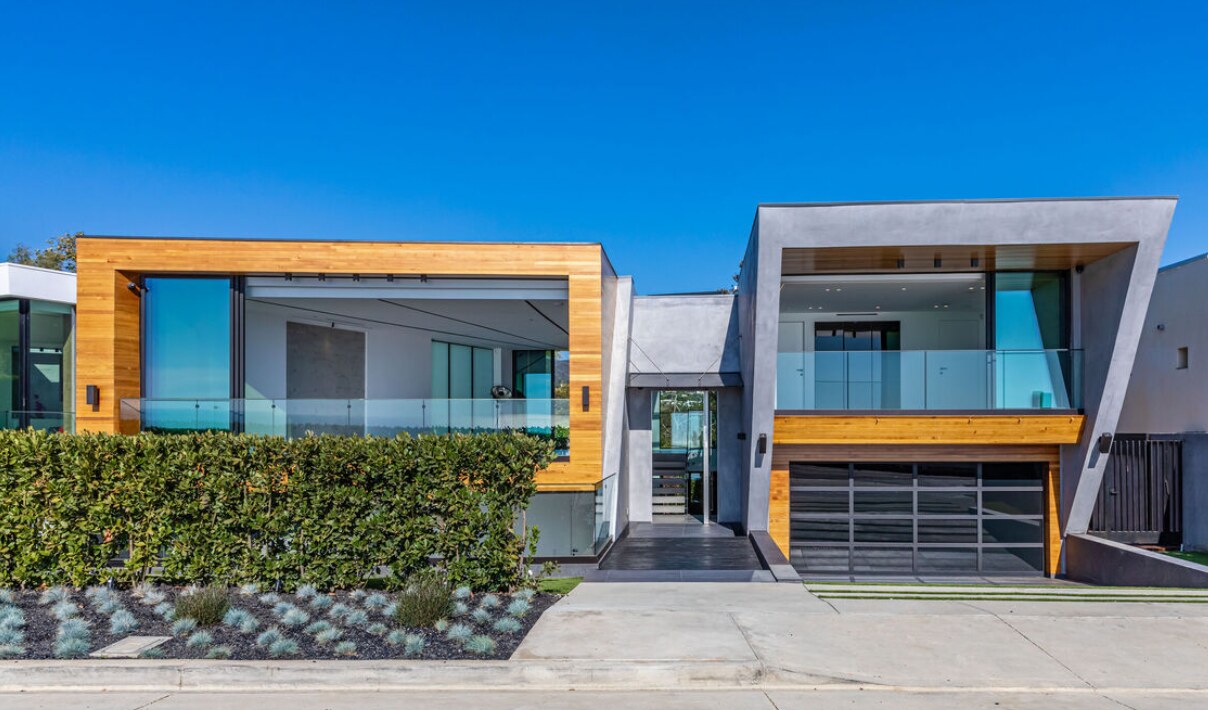 Daytime street elevation of the Tramonto residence