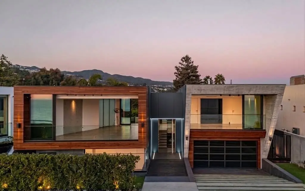 Tramonto residence with warm wood, exposed concrete and charcoal entry panels